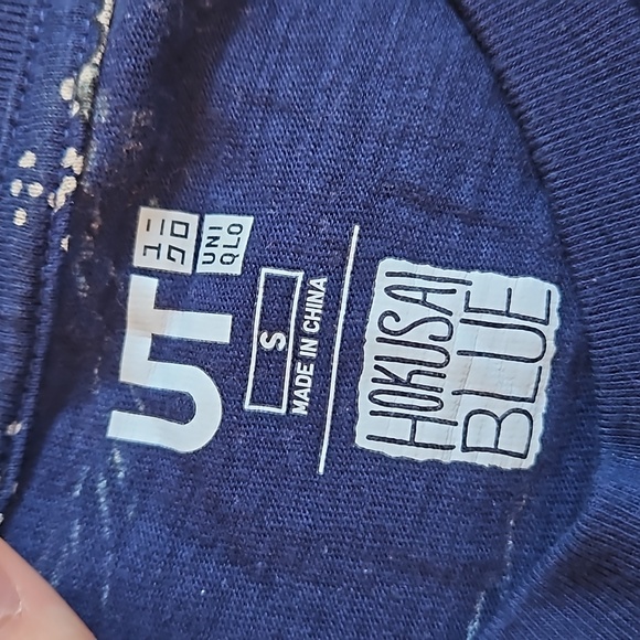 Uniqlo Hokusai Blue Graphic Tee - waves - Picture 3 of 3